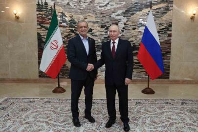 Pezeşkiyan, Bişkek’te Putin ile bir araya geldi