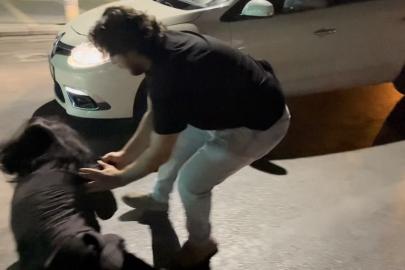 Polise direnen, gazeteciye tüküren alkollü kadın tutuklandı