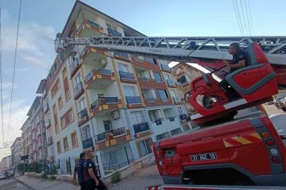 Prizden çıkan yangında 5 kişilik ailenin yaşadığı ev alevlere teslim oldu