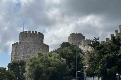 Rumeli Hisarı’ndaki bitmeyen restorasyona tepki: "90 günde yapıldı, 6,5 yıldır bitirilemiyor"