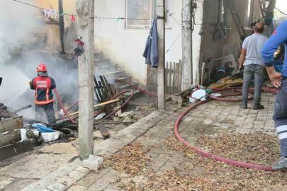 Sakarya’da iki katlı evde çıkan yangın paniğe neden oldu