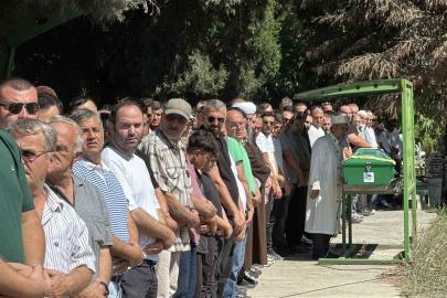 Sığ suya atlayarak hayatını kaybeden 3 çocuk babası son yolculuğuna uğurlandı