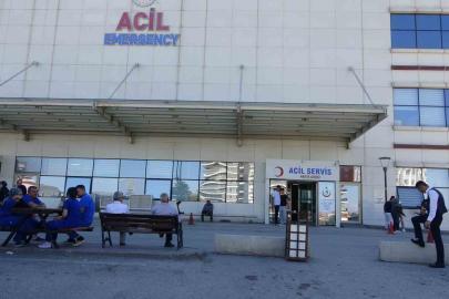 Silaj makinesine bacağını kaptıran gencin ayağı koptu