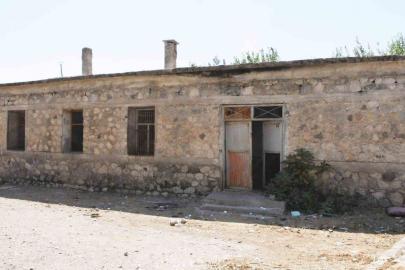 Silopi’de tehlike saçan metruk yapı yıkılıyor