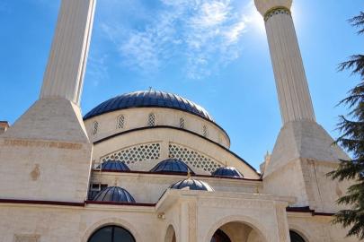 Sincik’te Söğütlü Camii ve Gençlik Merkezi’nde çalışmalar sürüyor