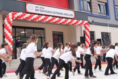 Sinop’ta 16 derslikli modern lise hizmete açıldı