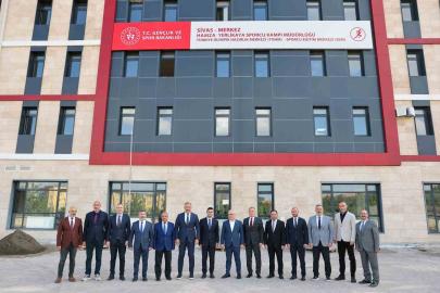 Sivas Valisi Şimşek, devam eden çalışmalarda incelemelerde bulundu