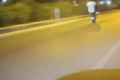 Sosyal medya şovu uğruna trafiği birbirine katan motosikletliler kamerada