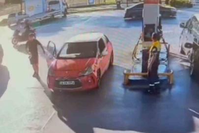 Şüphelinin para dolu poşeti alarak uzaklaştığı anlar; Kameraya yansıdı