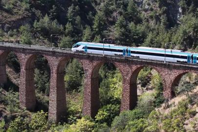 "Test süreçleri başarıyla devam eden Milli Elektrikli Hızlı Tren’imiz saatte 250 kilometre hıza ulaştı"