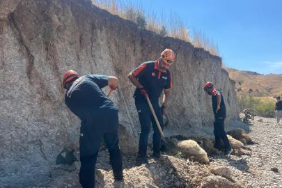 Toprak kaymasında 6 küçükbaş hayvan telef oldu