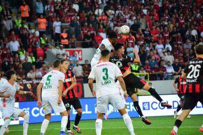 Trendyol Süper Lig: Çorum FK: 1 - Corendon Alanyaspor: 2 (Maç sonucu)