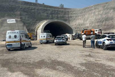 Tünelde çalışan işçiler demir ile iskele arasına sıkıştı: 1 ölü, 5 yaralı