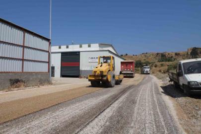 Turgutlu Belediyesinden yol sorunlarına çok yönlü çözüm