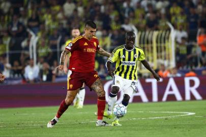 UEFA Şampiyonlar Ligi: Fenerbahçe: 0 - Roma: 1 (İlk yarı)