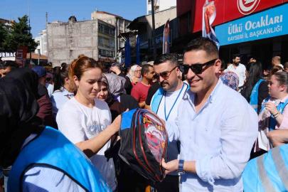 Ülkü Ocakları Kayseri İl Başkanlığı’ndan 5 bin öğrenciye kırtasiye desteği