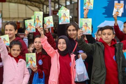 Uşak Kitap Fuarında kitaplar ve ünlü yazarlar okurlarla buluşuyor