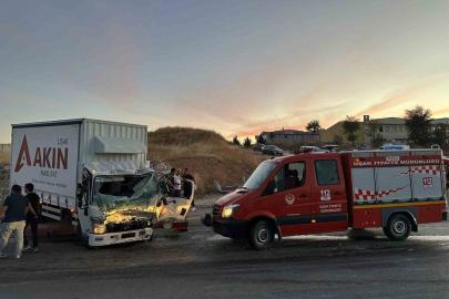 Uşak’ta itfaiye aracı ile kamyon çarpıştı: 1 ölü, 2 yaralı