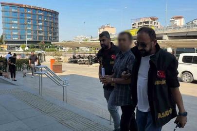 Üzerine çöp poşeti geçirip küçükbaş hayvanlarını şikayet eden ailenin otomobilini kundakladı