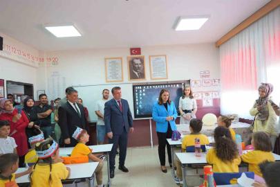 Vali Arslan’dan minik öğrencilere uyum desteği