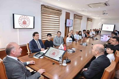 Vali Çalgan, LGS ve YKS’de dereceye giren öğrencilere övgü: "Siz bizim yüz akımızsınız"