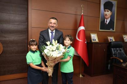 Vali Hacıbektaşoğlu yeni eğitim yılı dolayısıyla eğitim heyetini ağırladı