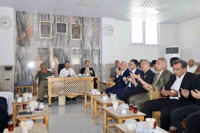 Vali Kızılkaya, kazada hayatını kaybeden iki kuzenin taziyesine katıldı