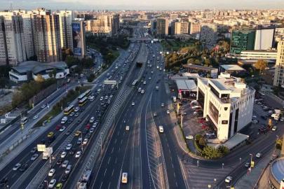 Valilik kararı sonrası okulların ilk günü trafik yoğunluğu yüzde 51 olarak ölçüldü