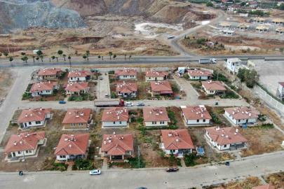 Villaları aratmayan köy evlerinin bahçesinde üretim