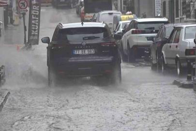 Yalova’da sağanak yağış hayatı olumsuz etkiliyor