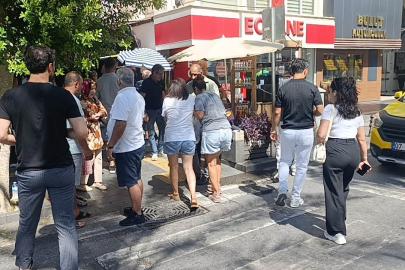 Yayaya yol veren araçların arasından geldi, yayaya çarpıp kaçtı