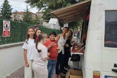 Yeni eğitim yılına tatlı başlangıç: Lokma dağıtıldı