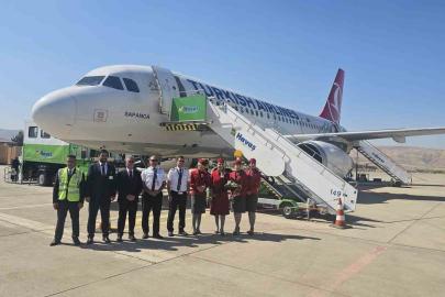 Yenilenen Siirt Havalimanı’na ilk yolcu uçağı indi