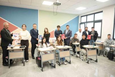 Yenişehir’de üniversite adaylarına 3 bin kitap desteği