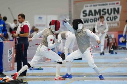 Yıldızlar ve Gençler Flöre Dünya Kupası’nda sporcular, kılıçlarını Samsun’da sallıyor