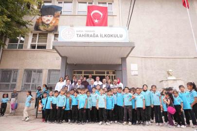 Yıllar önce öğrenciydi, şimdi başkan olarak aynı okulda