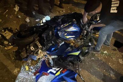 Yolun bittiğini fark etmeyince motosikleti ile boş alana uçtu