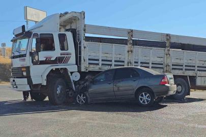 Yozgat’ta kamyonla çarpışan otomobilin sürücüsü yaralandı