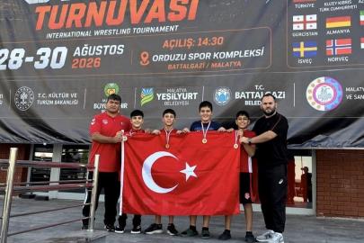 Yunusemre’nin güreşçileri Malatya’dan madalyalarla döndü