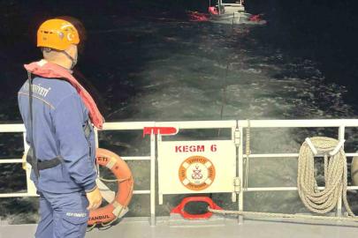 1915 Çanakkale Köprüsü önlerinde sürüklenen teknedeki 2 kişi kurtarıldı