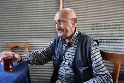86 yaşında, her gün 8 kilometre yürüyor