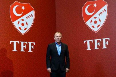 A Milli Futbol Takımı Teknik Direktörü Sergen Yalçın: "Halkımızın milli takımın peşinde tekrar koşmasını sağlayacağız"