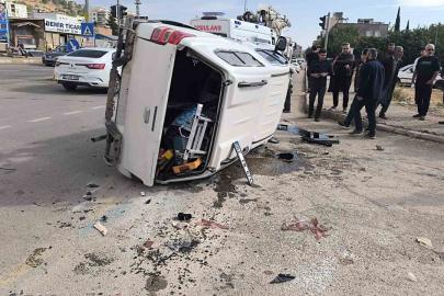Adıyaman’da otomobil ile kamyonet çarpıştı: 3 yaralı
