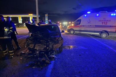 Adıyaman’da otomobil kamyonetle çarpıştı: 1’i ağır 4 yaralı
