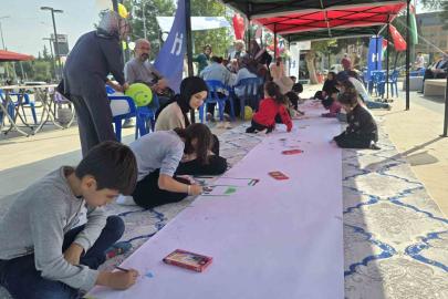 Adıyamanlı çocuklar, Filistinli çocuklar için çizdi