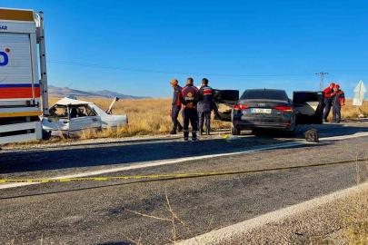 Afyonkarahisar’da otomobiller çarpıştı: 4 ölü