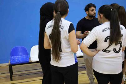 Ağrı ve Van’ın kız çocukları voleybol sahasında buluştu