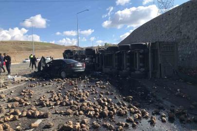 Ağrı’da tır ve otomobilin çarpıştı feci kazada 4 kişi öldü