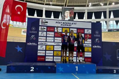 Akhisarlı genç bisikletçiler Konya’dan madalyalarla döndü