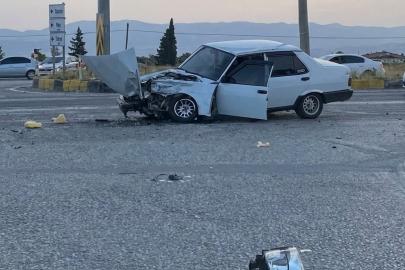 Alaşehir’de otomobil ile tır çarpıştı: 1 yaralı